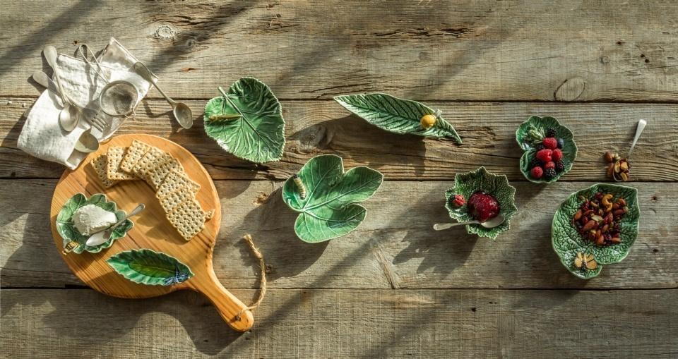 Vista Alegre Bordallo Pinheiro Countryside Leaves Oak Tree Leaf w/Bee