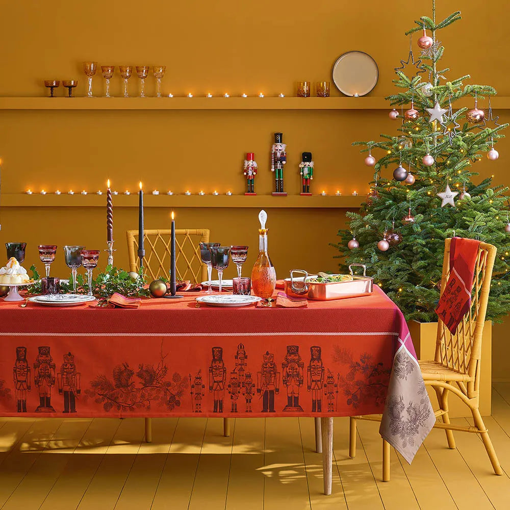 Garnier Thiebaut Casses Noisettes Rouge Festif Jacquard Tablecloth