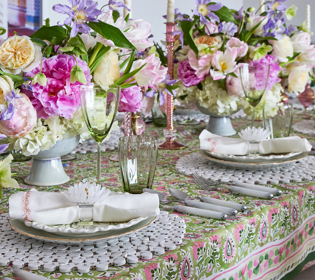 Kim Seybert Napkin Rings: Cosmos in White & Gold, Set of 4