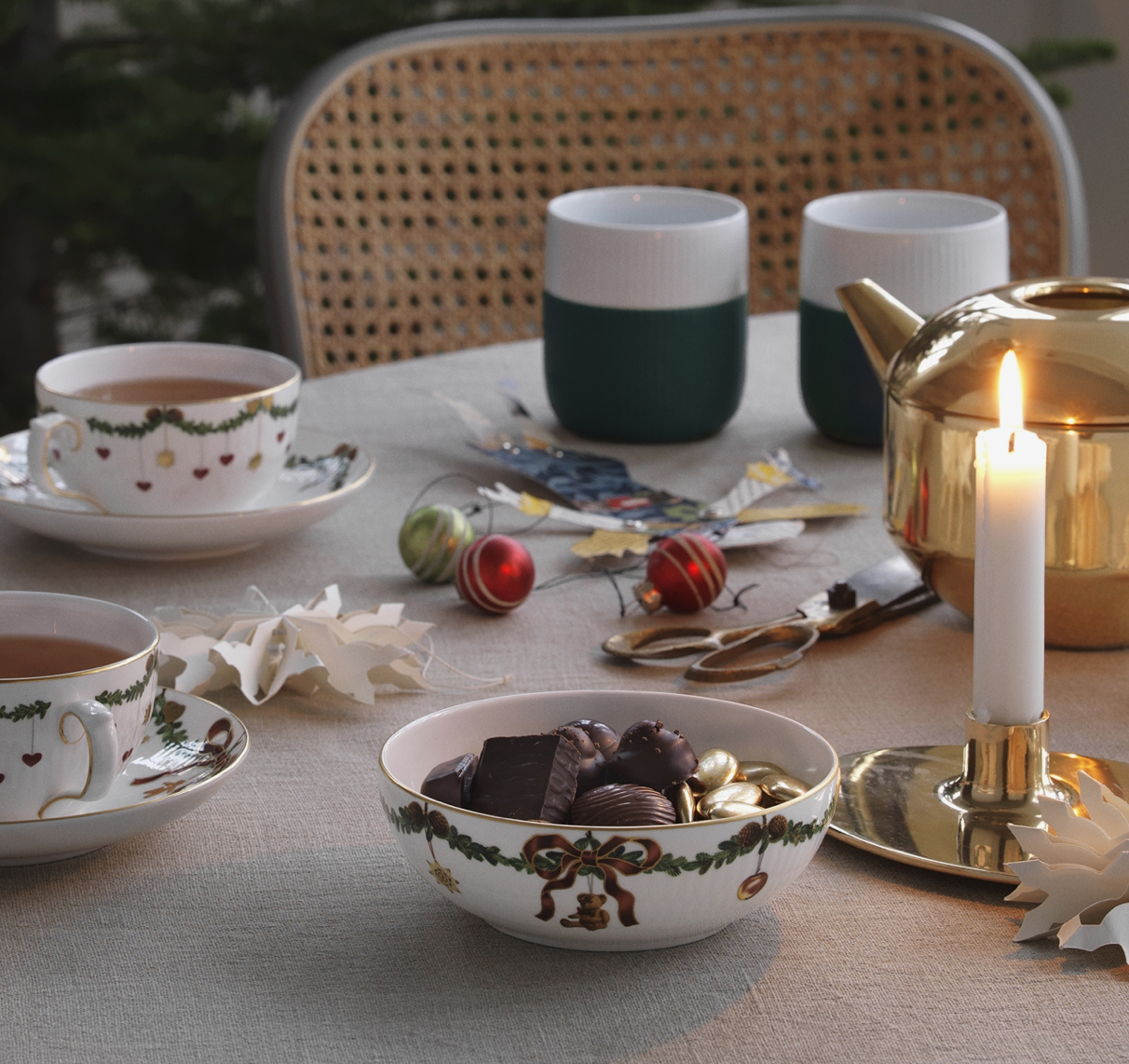 Royal Copenhagen Star Fluted Christmas BOWL 9.8 inches