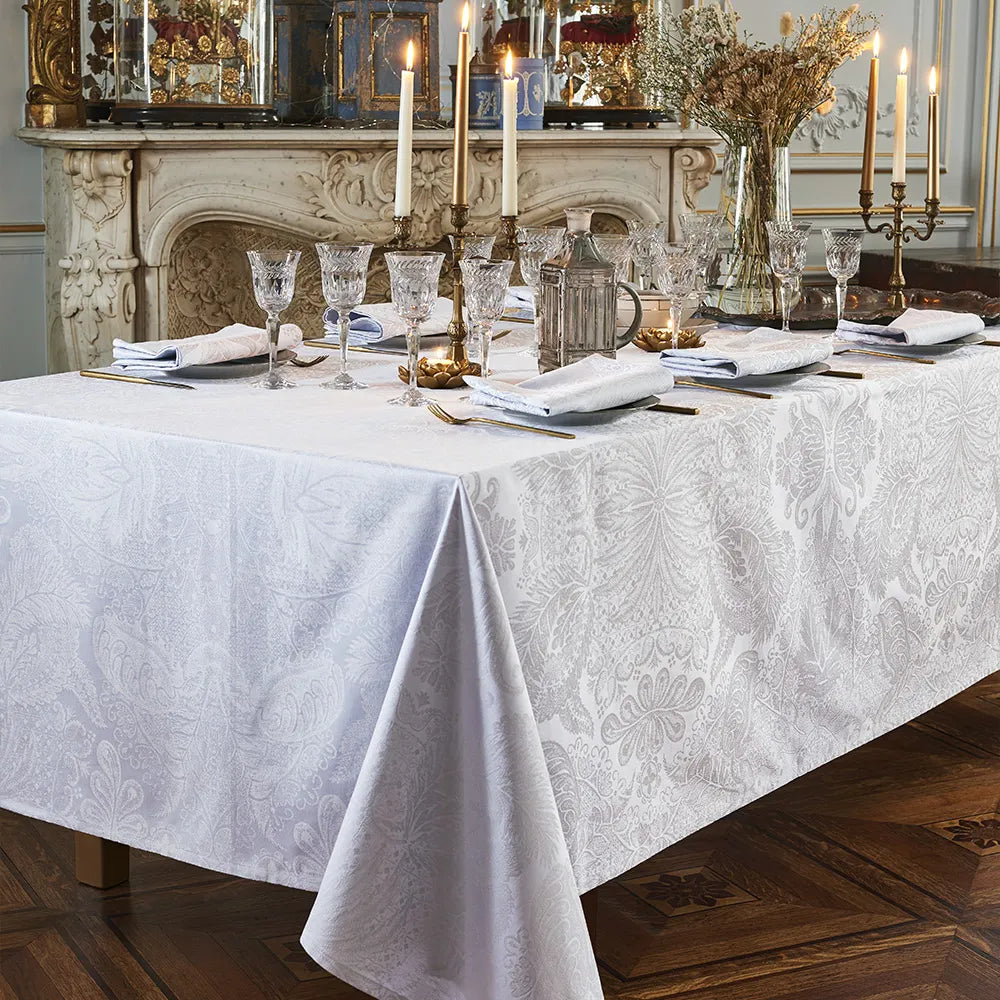 Garnier Thiebaut Round Mille Isaphire Blanc Jacquard Tablecloth