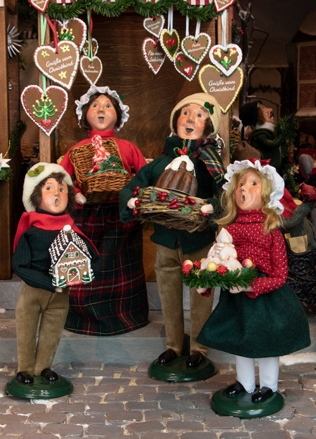 Byers Choice Caroler 2023: Sweets Woman