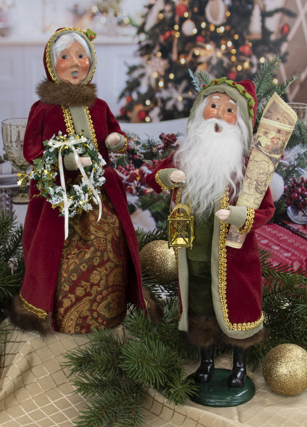 Byers Choice Caroler 2023: Dashing Santa