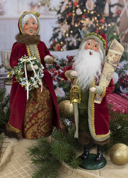 Byers Choice Caroler 2023: Dashing Santa