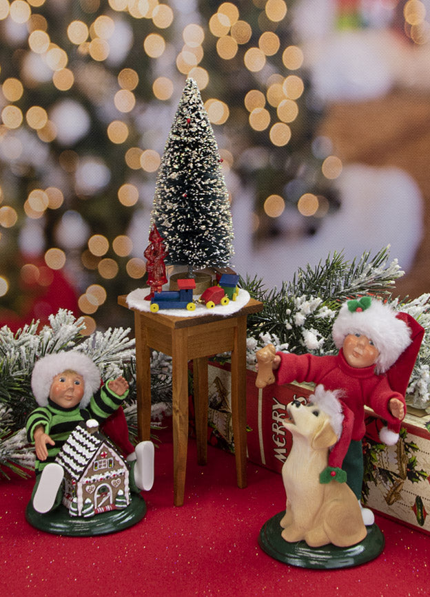 Byers Choice Accessory 2023: Table with Tree