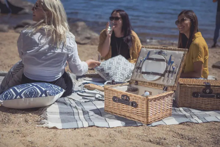 Picnic Basket: Classic