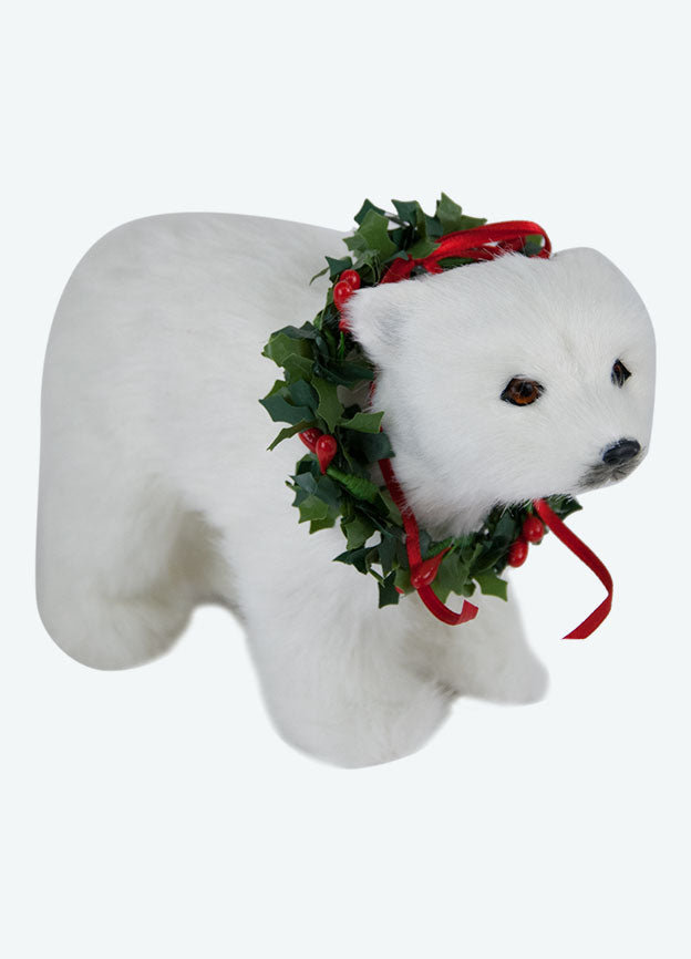 Byers Choice Animal: Polar Bear with Wreath