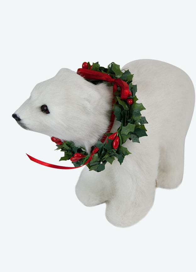 Byers Choice Animal: Polar Bear with Wreath