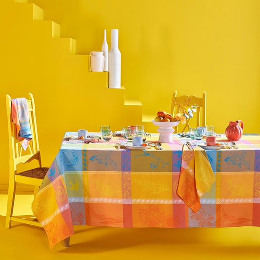 Garnier Thiebaut Bonheur Salsa Round Tablecloth 71"